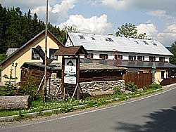 Lto, pohled od silnice