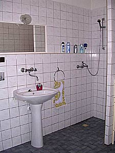 Koupelna - sprchov kout, umyvadlo